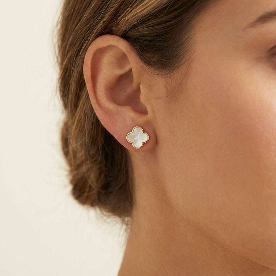 10KT Gold Clover Studs Earrings Bijoux Signé Luxo 