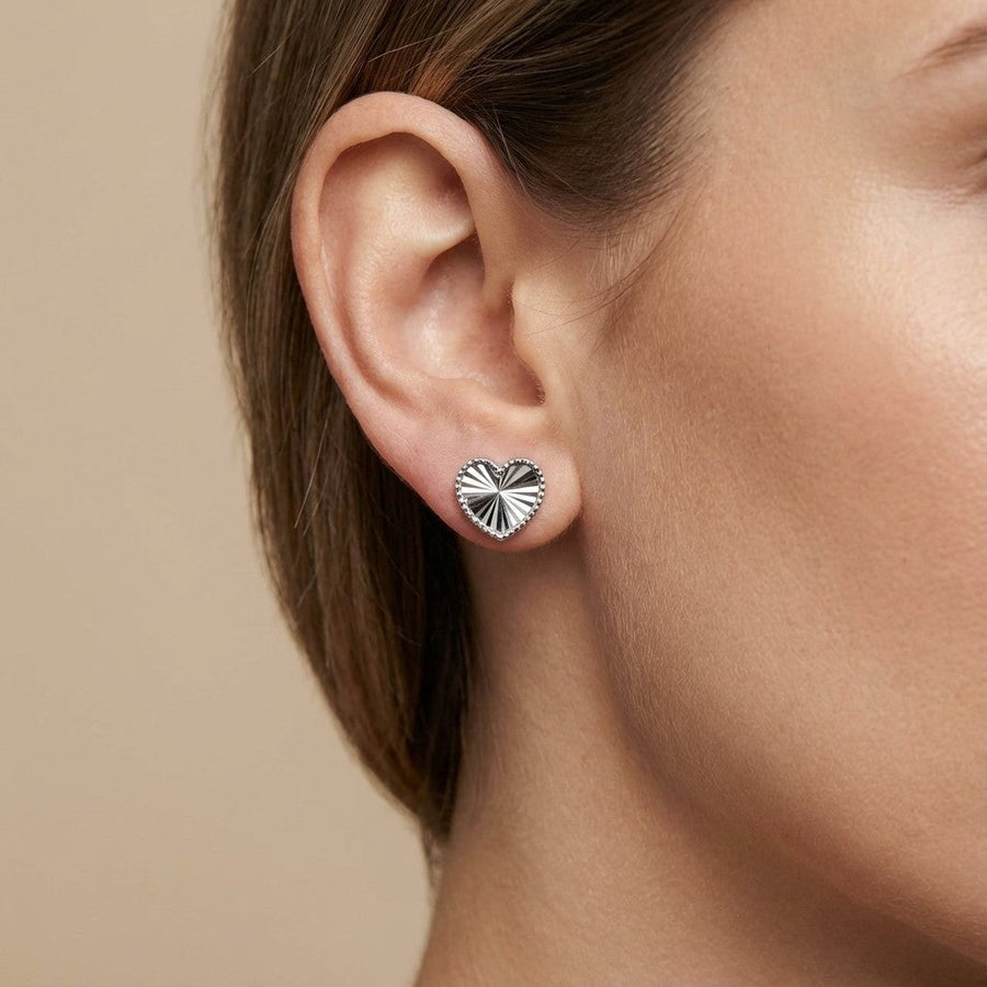 10KT Gold Heart Studs Earrings Bijoux Signé Luxo White 