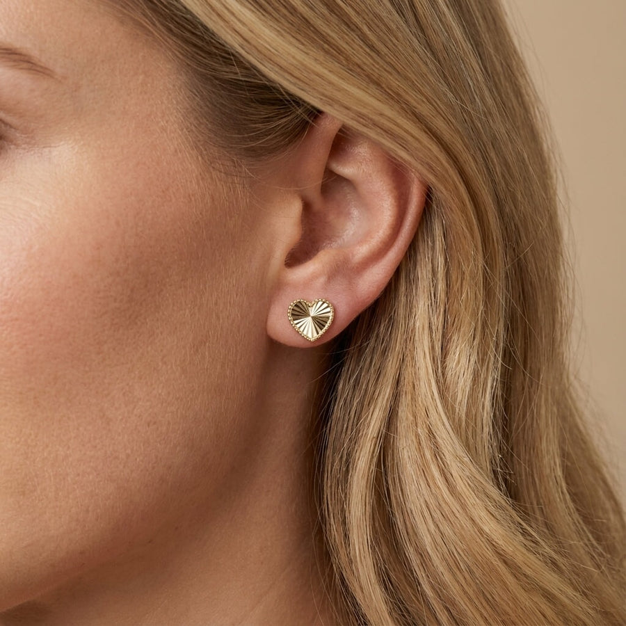 10KT Gold Heart Studs Earrings Bijoux Signé Luxo Yellow 