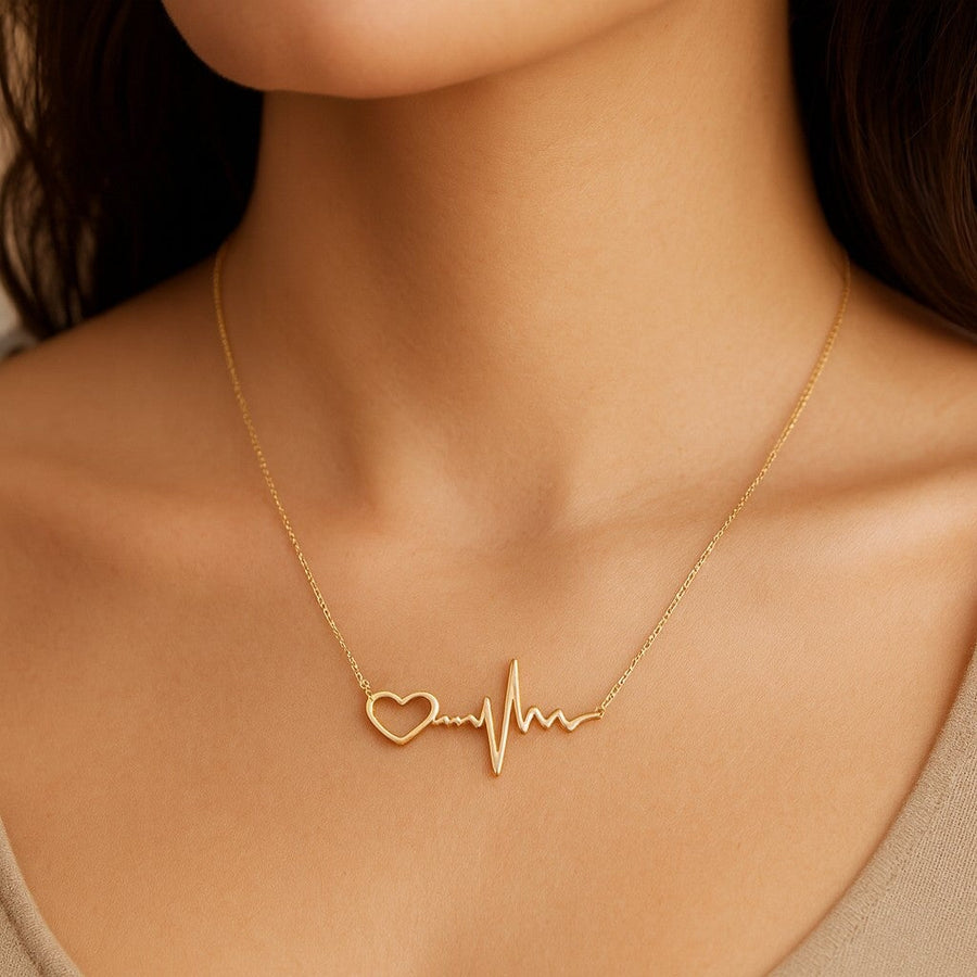 10KT Gold Love Heartbeat Necklace Necklace Bijoux Signé Luxo 