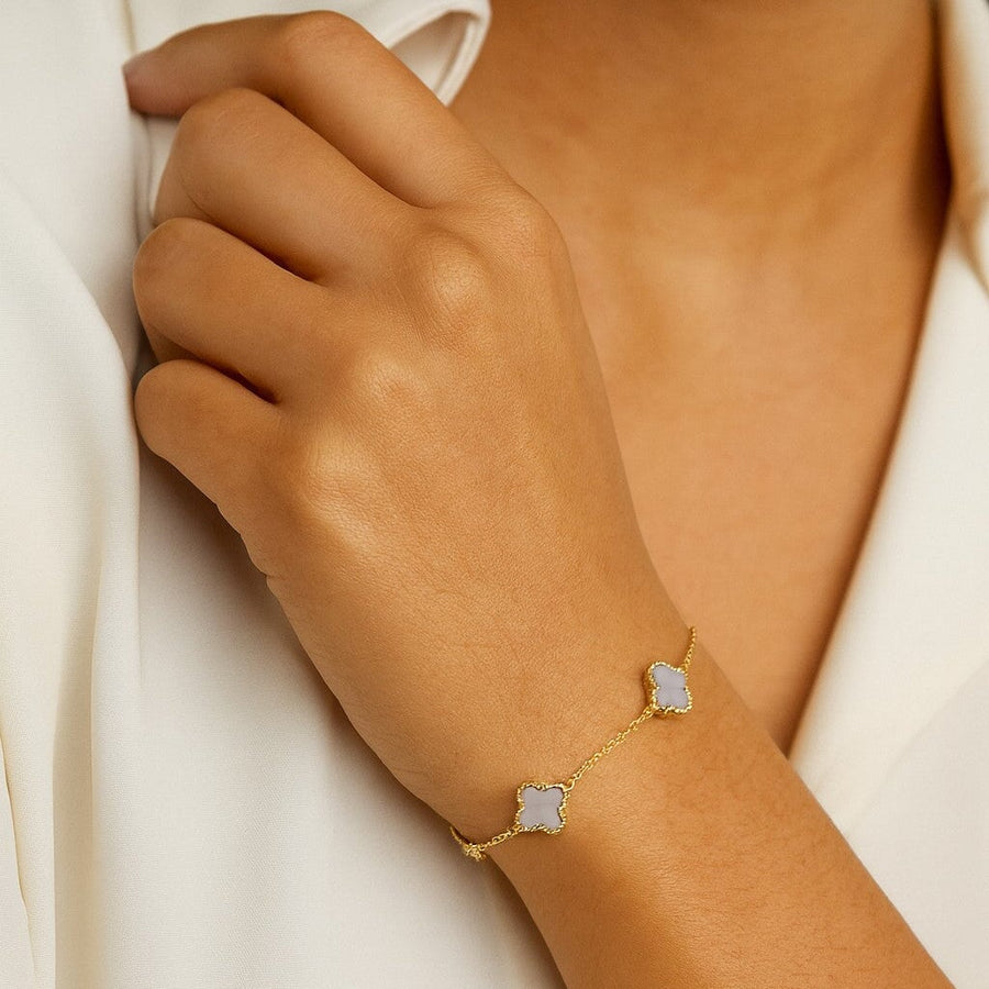 10KT Gold Mini Vintage Clover Mother of Pearl Bracelet Bracelet Bijoux Signé Luxo 