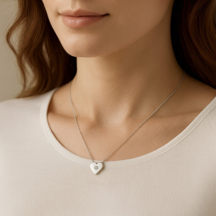 10KT Gold Single Cubic Heart Necklace Necklace Bijoux Signé Luxo White 