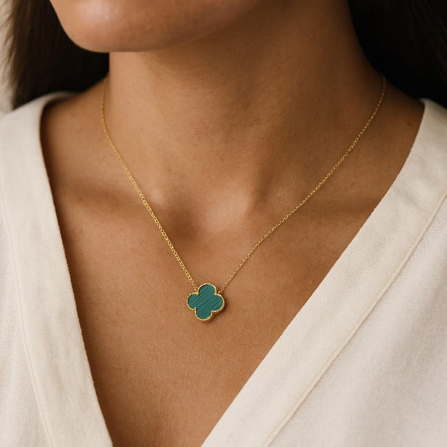 10KT Gold Single Vintage Clover Malachite Necklace Necklace Bijoux Signé Luxo 