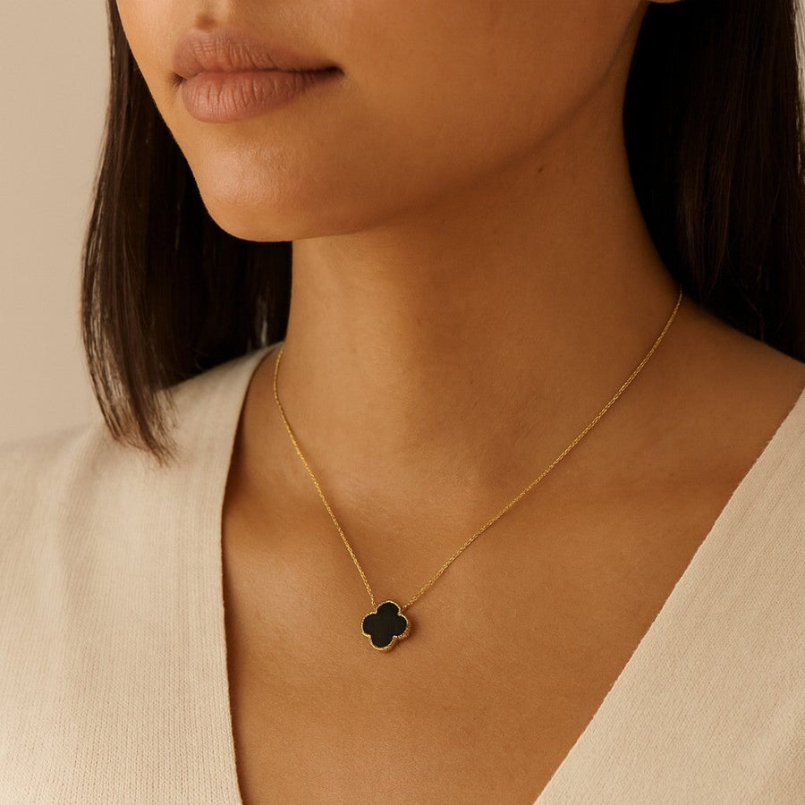 10KT Gold Single Vintage Clover Necklace Necklace Bijoux Signé Luxo 