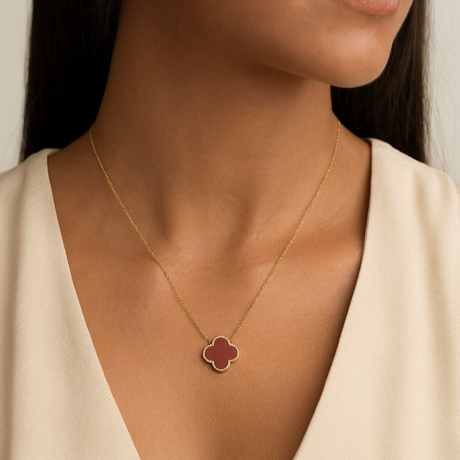 10KT Gold Single Vintage Clover Red Carnelian Necklace Necklace Bijoux Signé Luxo 