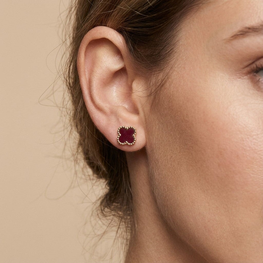 10KT Gold Vintage Clover Red Carnelian Studs Earrings Bijoux Signé Luxo 